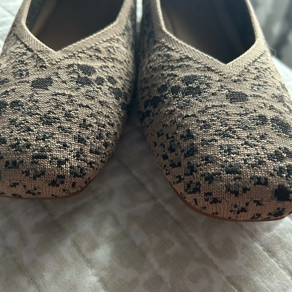 Tan and Black Intricate Lace Flats with Rounded Toe